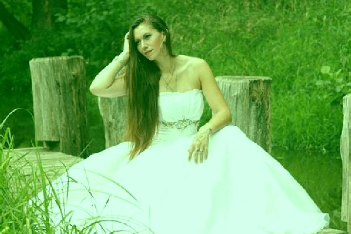 Emma, 31 — Escort in Kamenicky, Czech Republic