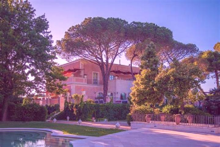 Emma, 31 — Escort in Villa San Martino, Italy