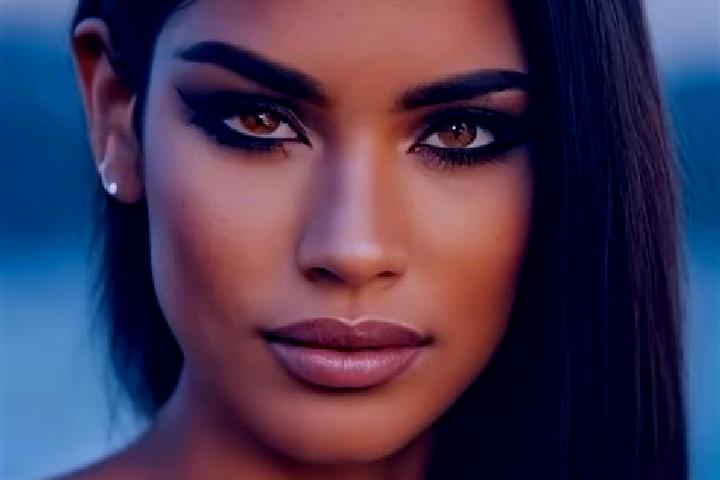 Emma, 32, a black brown-eyed latina companion based in Adare. Offering Massage, Erotic Massage, OWO. Available for incall and outcall, day and evening dates.