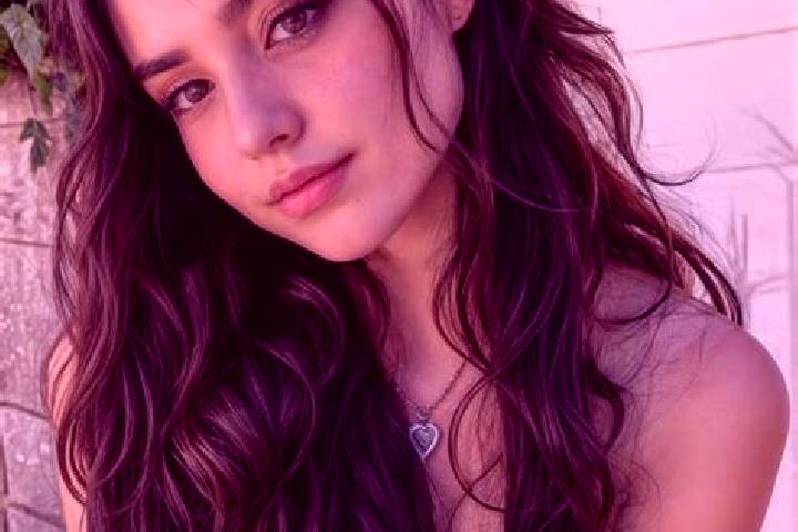 Emma, 32, a red hazel-eyed middle eastern companion based in Bad Sackingen. Offering 69, Tantra, Duos, Deep French Kissing, OWO. Available for incall and out...