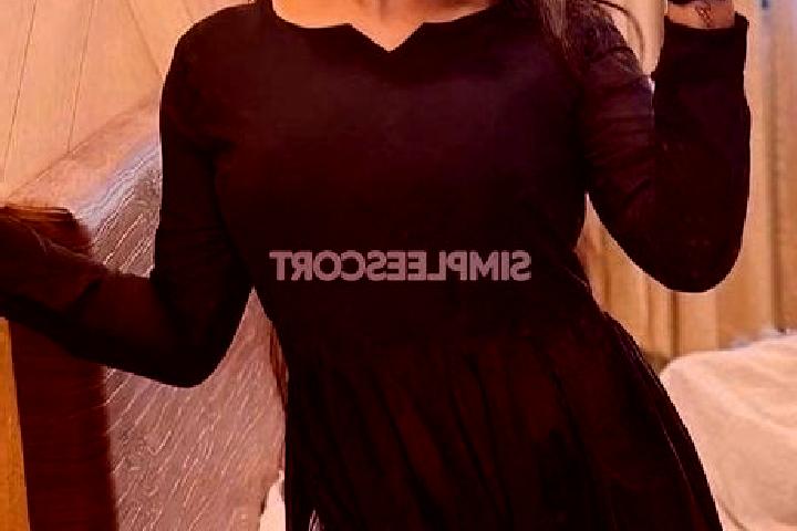 Emma, 32 — Escort in Khanpur Mahar, Pakistan