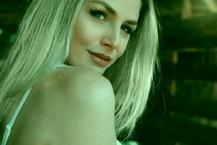 Emma, 32 — Escort in Kolbingen, Germany