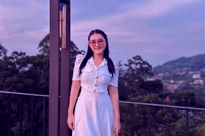 Emma, 32 — Escort in Panggungduwet, Indonesia