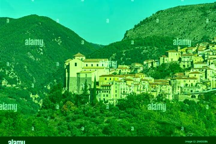 Emma, 32 — Escort in Santa-Maria-Poggio, France