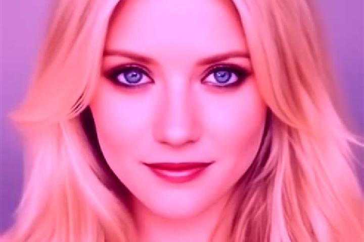 Emma, 33, a blonde dark-eyed indian companion based in Valtimo. Offering CIM, GFE. Available for incall and outcall, day and evening dates.