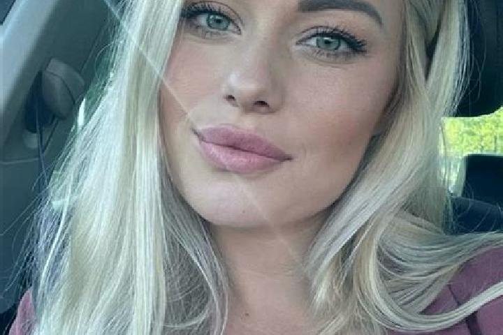 Emma, 33, a blonde hazel-eyed mixed companion based in Robertsville. Offering OWO, Tantra, BDSM. Available for incall and outcall, day and evening dates.
