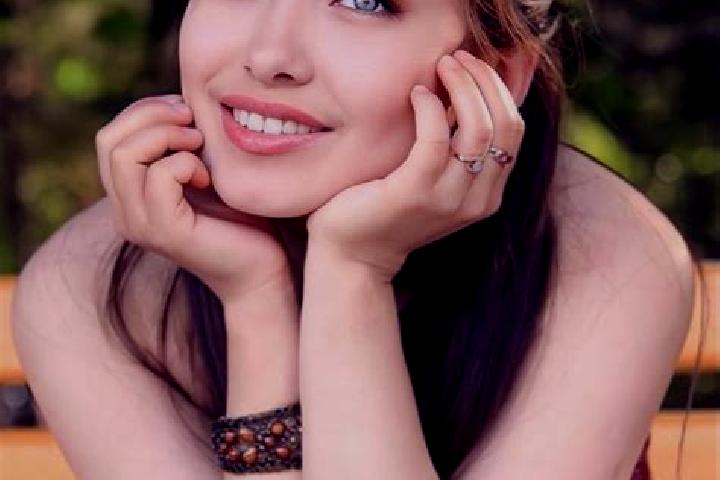 Emma, 33, a red blue-eyed asian companion based in Katirur. Offering GFE, 69, Couples, Duos. Available for incall and outcall, day and evening dates.