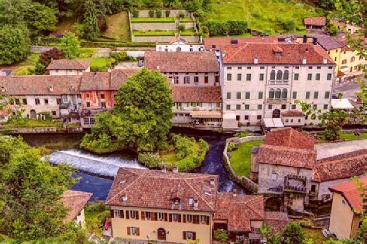 Emma, 33 — Escort in Rezzoaglio, Italy