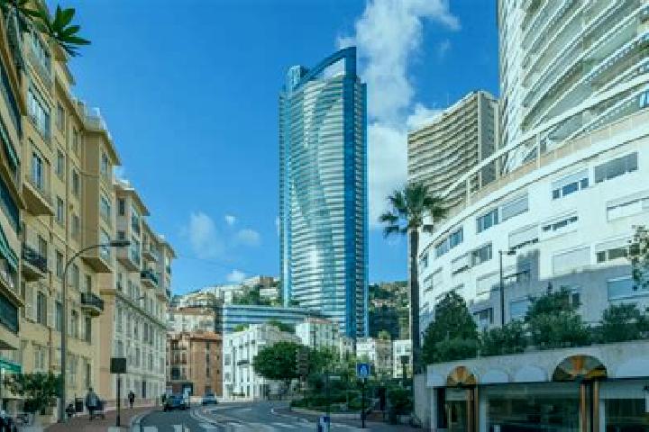 Emma, 33 — Escort in Saint-Roman, Monaco