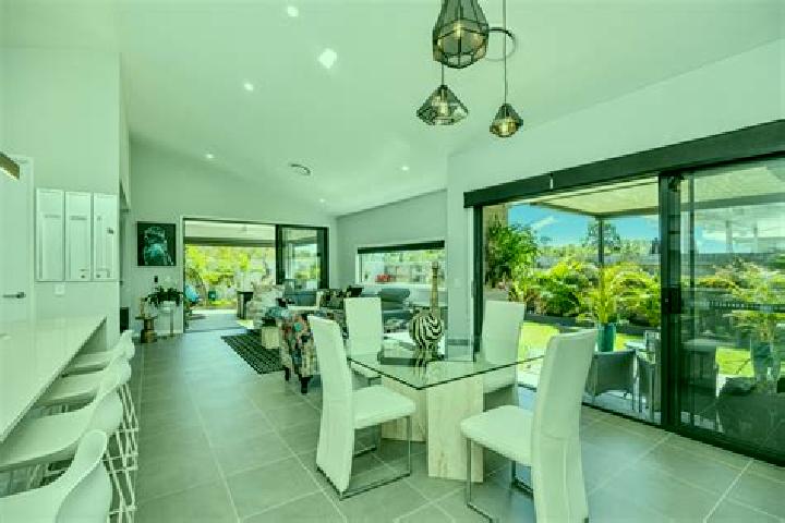 Emma, 33 — Escort in Urraween, Australia