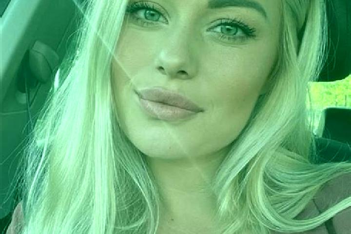 Emma, 34, a blonde hazel-eyed european companion based in San Roque. Offering Overnight, Tantra, BDSM. Available for incall and outcall, day and evening dates.