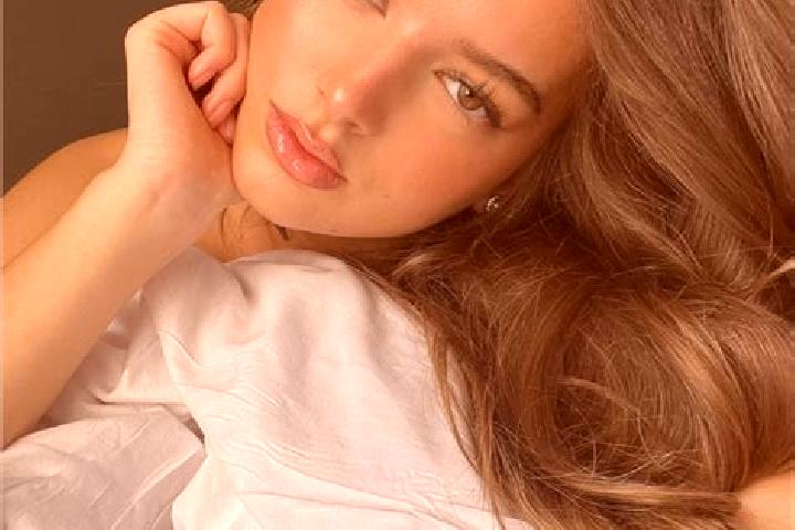 Emma, 34, a chestnut hazel-eyed latina companion based in San Secondo di Pinerolo. Offering Deep French Kissing, Tantra, Travel Companion, Girlfriend Experie...