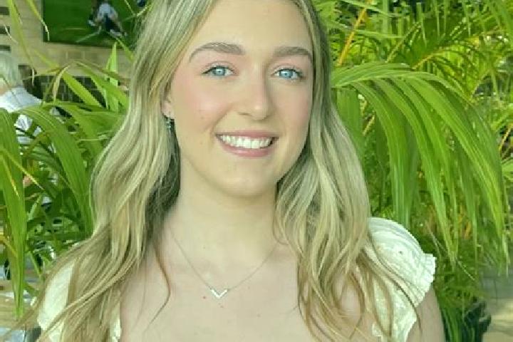 Emma, 34 — Escort in Abbey, Australia