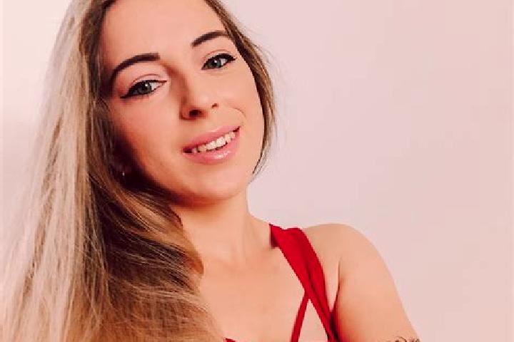 Emma, 34 — Escort in Chocerady, Czech Republic
