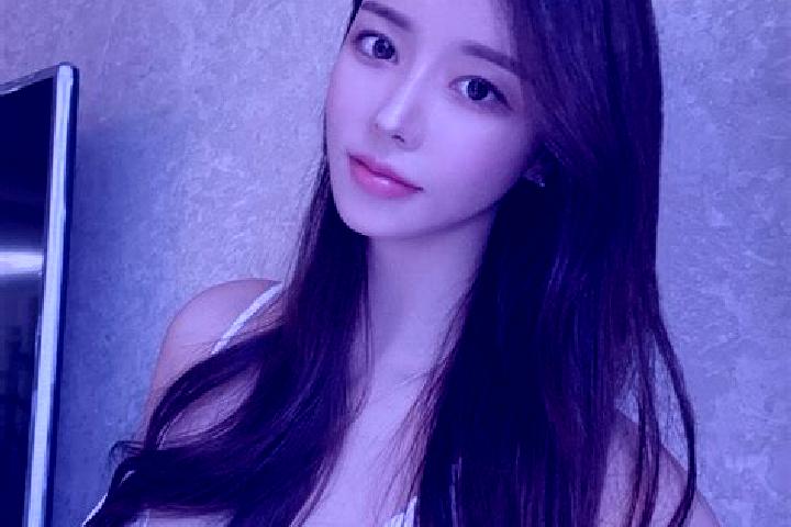 Emma, 34 — Escort in Fenglingtou, China
