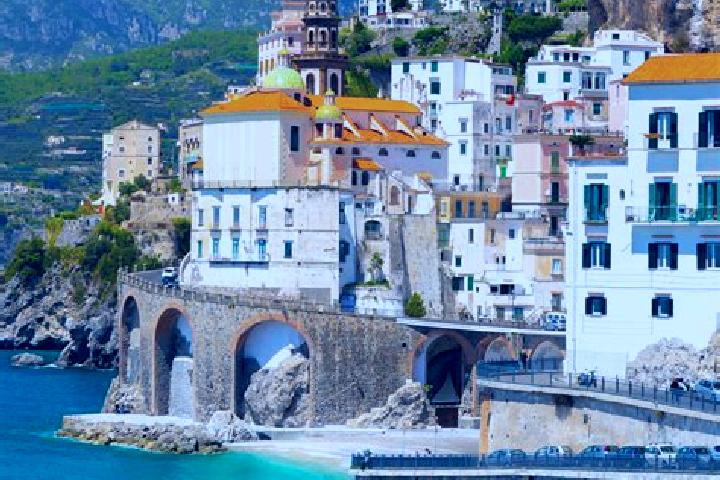 Emma, 34 — Escort in Lauregno, Italy