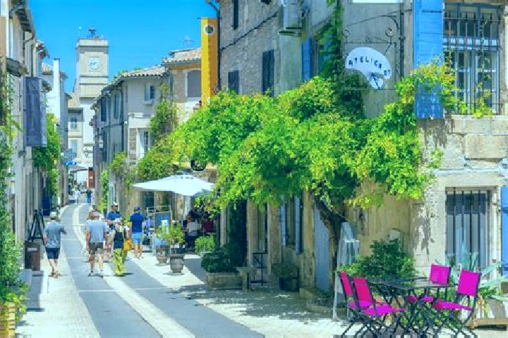 Emma, 34 — Escort in Saint-Remy-de-Provence, France
