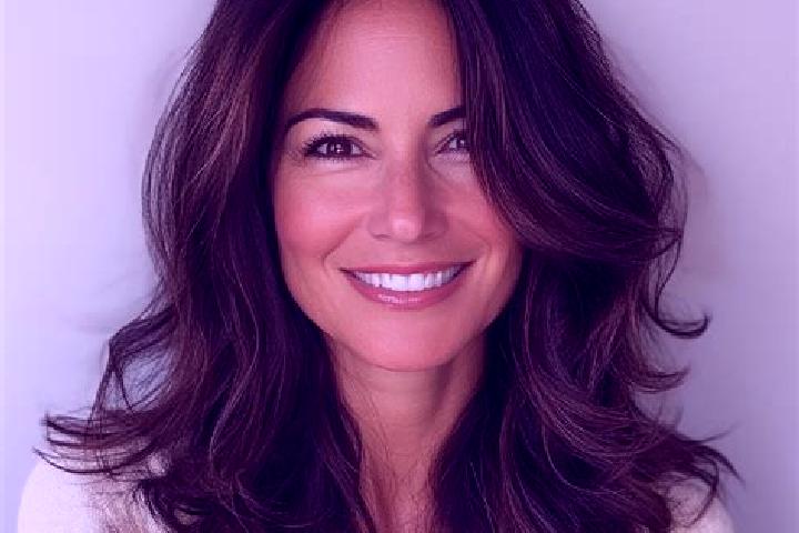 Emma, 35, a auburn amber-eyed middle eastern companion based in Lasenice. Offering Duos, Overnight, Party Girl. Available for incall and outcall, overnight b...