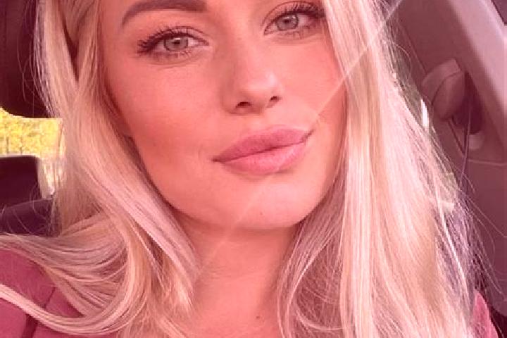 Emma, 35, a blonde hazel-eyed european companion based in Abbateggio. Offering OWO, Deep French Kissing, Striptease. Available for incall and outcall, overni...