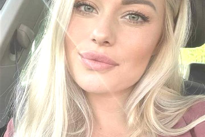 Emma, 35, a blonde hazel-eyed european companion based in Ingham. Offering Roleplay, Overnight, Erotic Massage, Deep French Kissing, Duos. Available for inca...