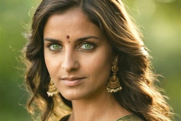 Emma, 35, a brunette green-eyed indian companion based in Rastolita. Offering Fetish, Tantra, Domination, Girlfriend Experience. Available for incall and out...