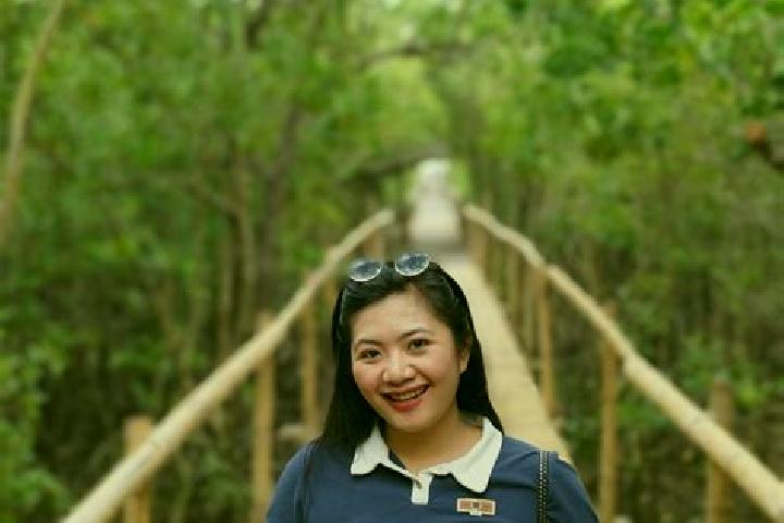 Emma, 35 — Escort in Genang, Indonesia