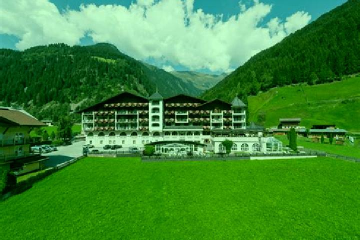 Emma, 35 — Escort in Neustift im Stubaital, Austria