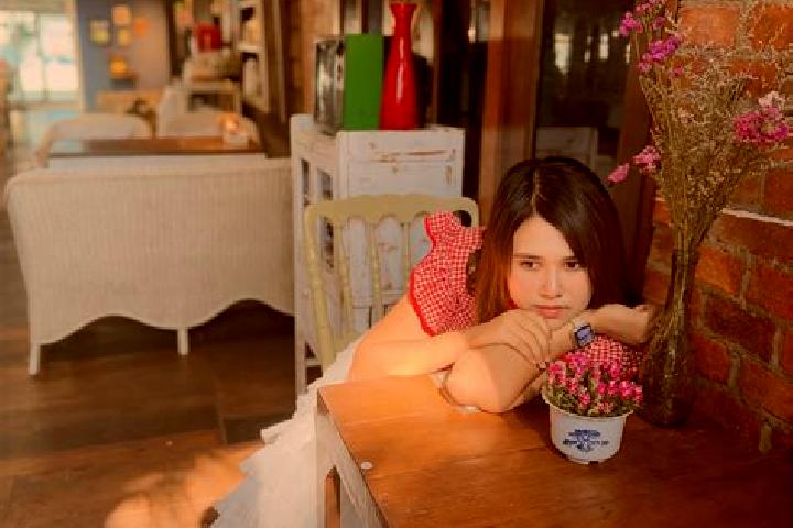 Emma, 35 — Escort in Ron Phibun, Thailand