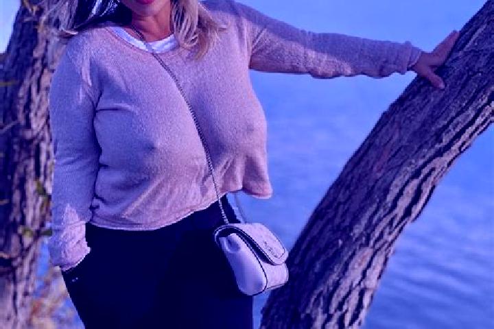 Emma, 35 — Escort in Tis, Iran