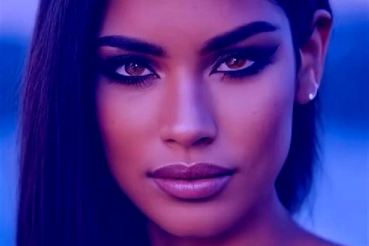 Emma, 36, a auburn brown-eyed latina companion based in Kori. Offering Party Girl, Striptease, Erotic Massage. Available for incall and outcall, day and even...