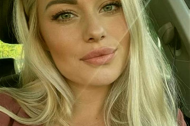 Emma, 36, a blonde hazel-eyed caucasian companion based in Ihan. Offering 69, Deep French Kissing, A-Level. Available for incall and outcall, overnight booki...