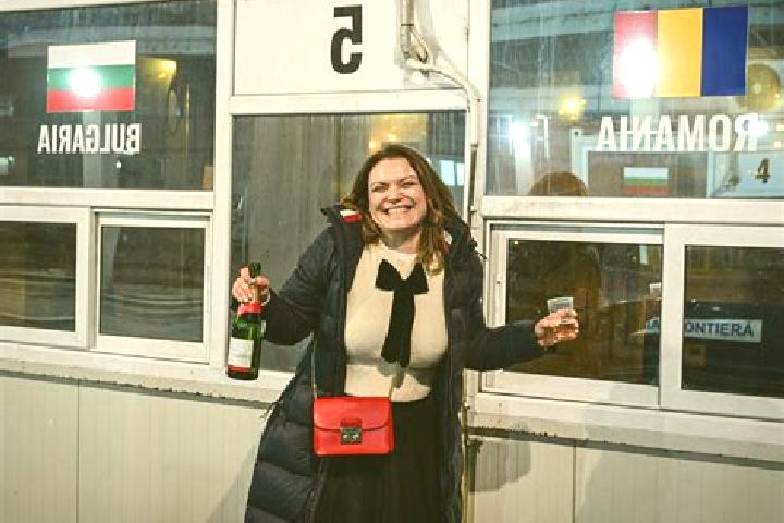 Emma, 36 — Escort in Berezeni, Romania