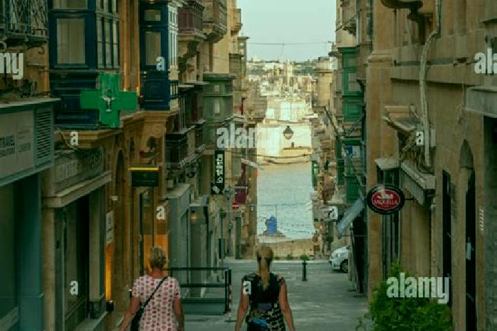 Emma, 36 — Escort in San Gwann, Malta