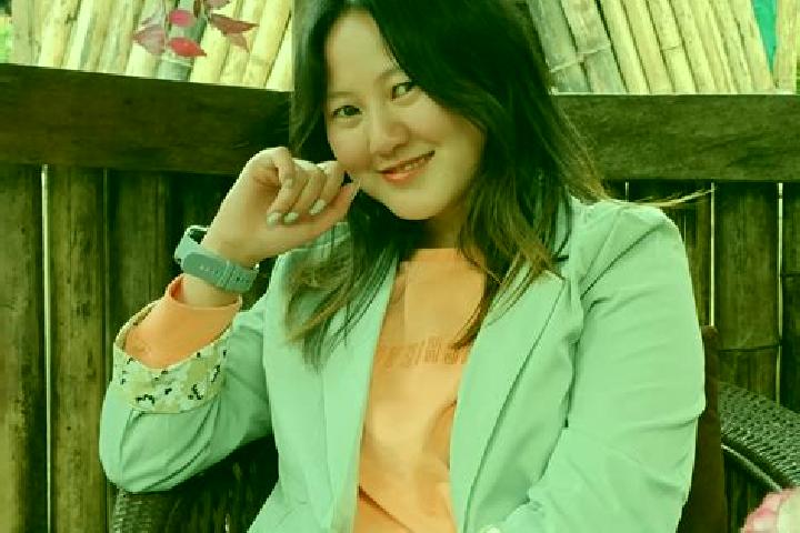 Emma, 36 — Escort in Saunay, France