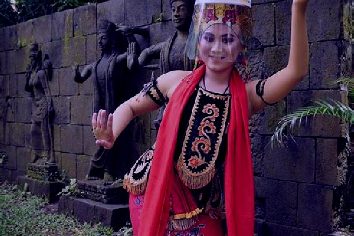 Emma, 37 — Escort in Banjar Tamansari, Indonesia