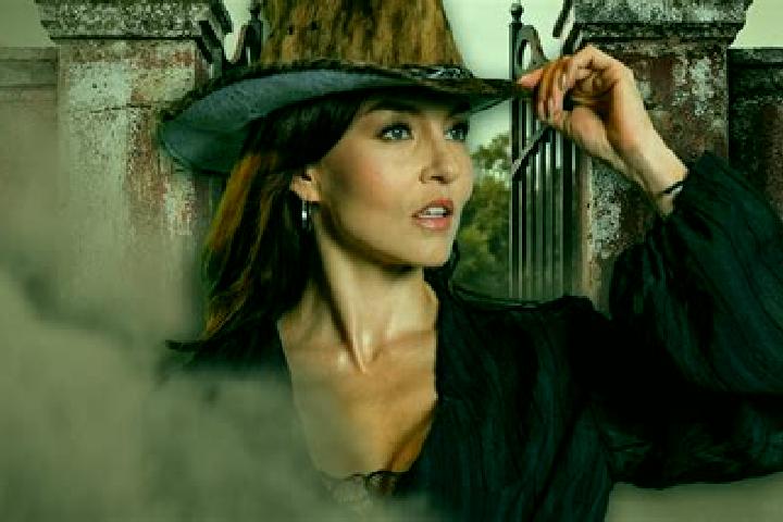 Emma, 37 — Escort in Boyer, France