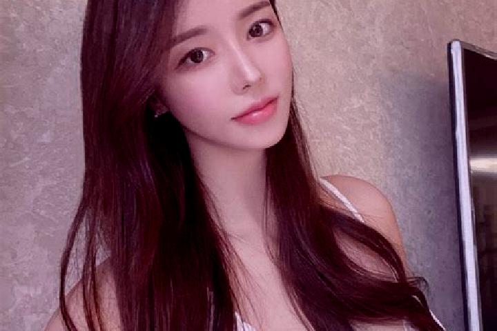 Emma, 37 — Escort in Diaowei, China