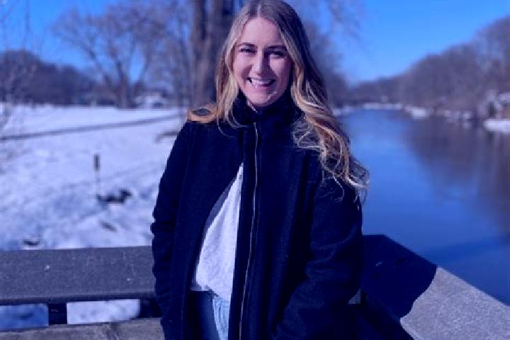 Emma, 37 — Escort in Hermann, United States