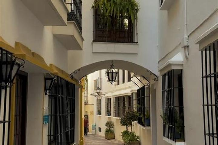 Emma, 37 — Escort in Mentrida, Spain
