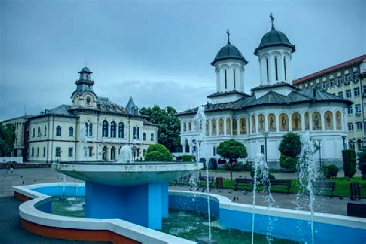 Emma, 37 — Escort in Targu Bujor, Romania
