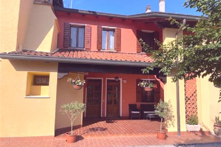 Emma, 37 — Escort in Zelarino, Italy