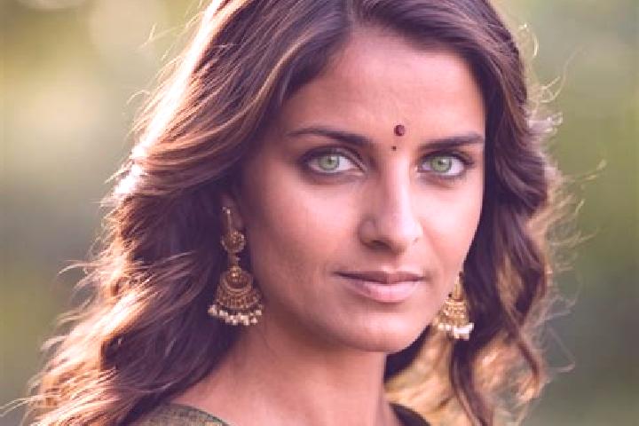 Emma, 38, a brunette green-eyed indian companion based in Big Pine. Offering Duos, Tantra, CIM, Travel Companion, BDSM. Available for incall and outcall, ove...