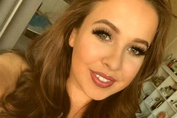 Emma, 38, a dark blonde dark-eyed mediterranean companion based in Valle Dorado Dos Mil. Offering Dinner Date, Overnight, A-Level. Available for incall and o...