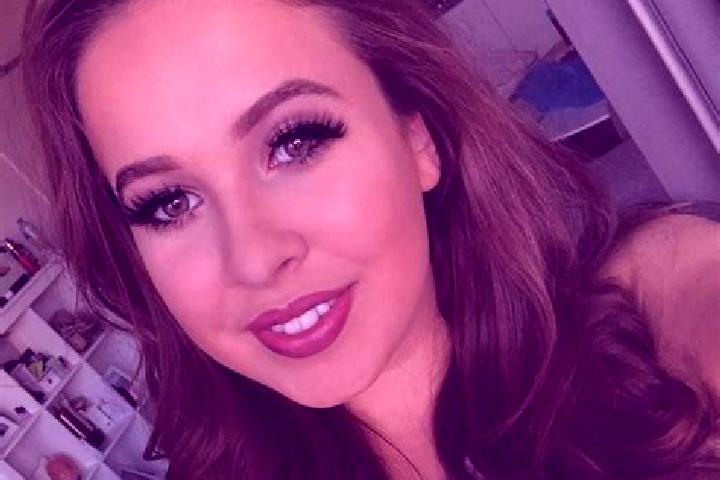 Emma, 38, a red dark-eyed latina companion based in Alpu. Offering Roleplay, Massage, Deep French Kissing. Available for incall and outcall, day and evening ...
