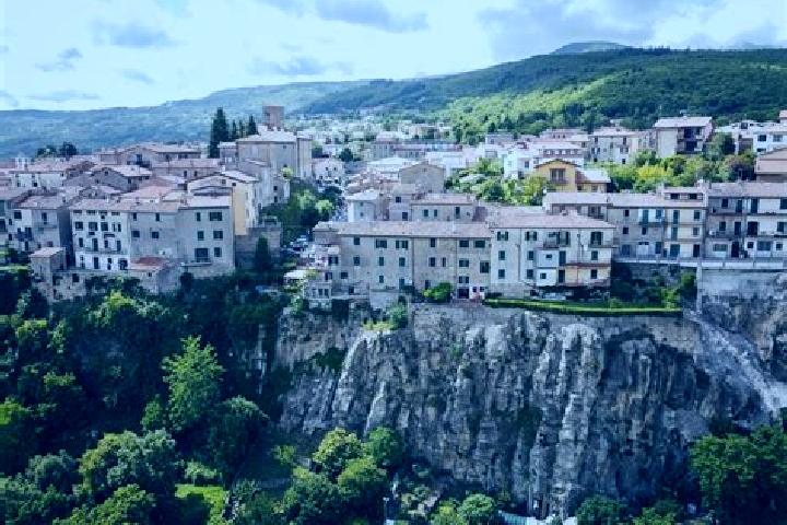 Emma, 38 — Escort in La Fiora, Italy