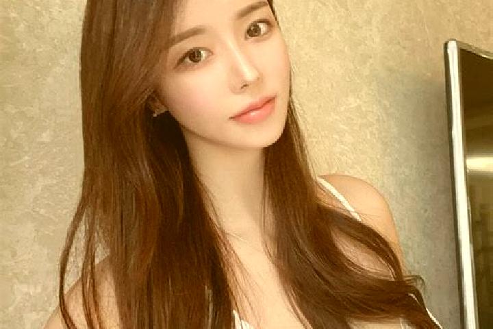 Emma, 38 — Escort in Shuangcha, China