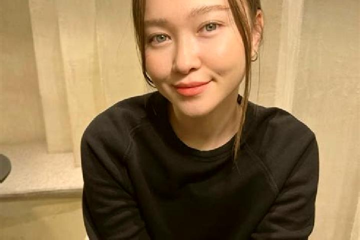 Emma, 39, a black blue-eyed asian companion based in Berlanga del Bierzo. Offering Duos, Overnight, Prostate Massage, Dinner Date. Available for incall and o...