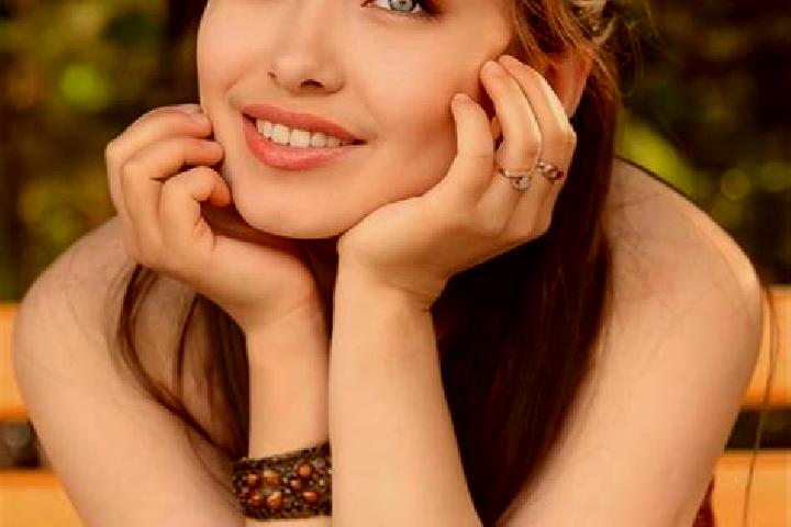 Emma, 39, a red blue-eyed asian companion based in Ngunut. Offering Dinner Date, Couples, CIM, Roleplay. Available for incall and outcall, day and evening da...