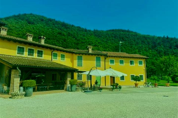 Emma, 39 — Escort in Cavaione, Italy