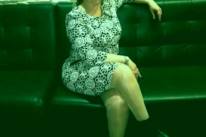 Emma, 39 — Escort in Dubenec, Czech Republic